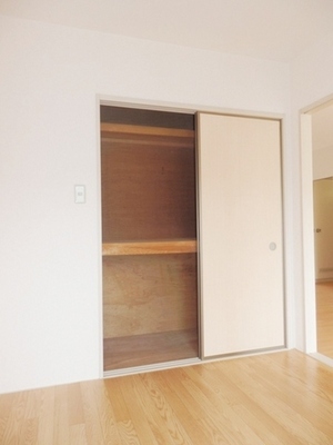 Receipt. Storage rooms (the same type by Room No. shooting)