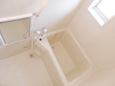 Bath. Excellent ventilation surface in with window (Room No. shooting by the same type)