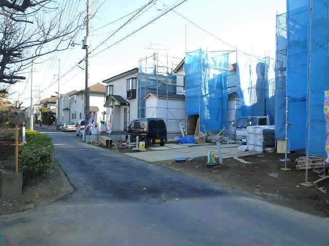 Local photos, including front road. Local (December 13, 2013) Shooting