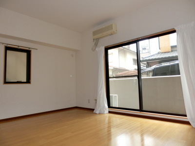 Living and room. CATV correspondence Bright room