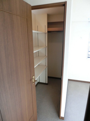 Receipt. Walk-in closet in addition are equipped accommodated in each room