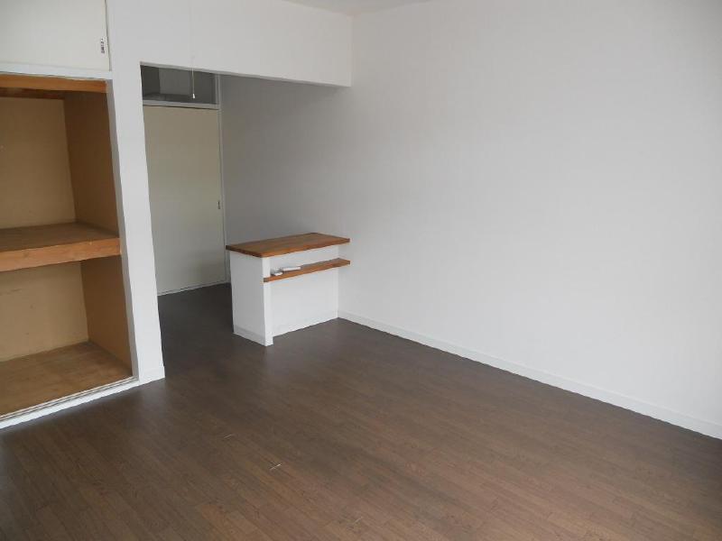 Living and room. Ah. There is also a counter. . .