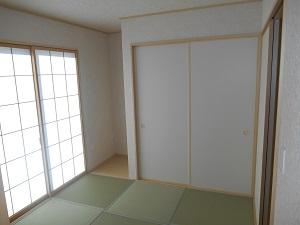 Non-living room. It is a Japanese-style room of Ryukyu tatami specification ☆
