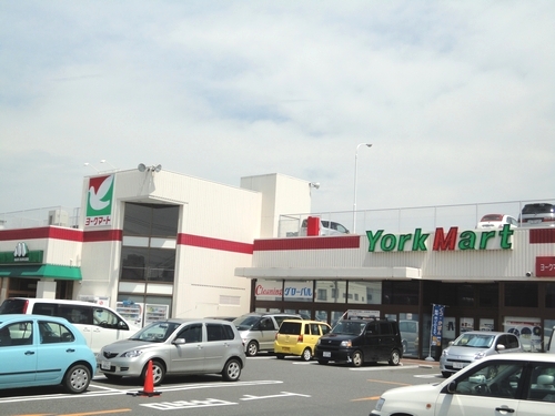 Supermarket. York Mart until the (super) 570m