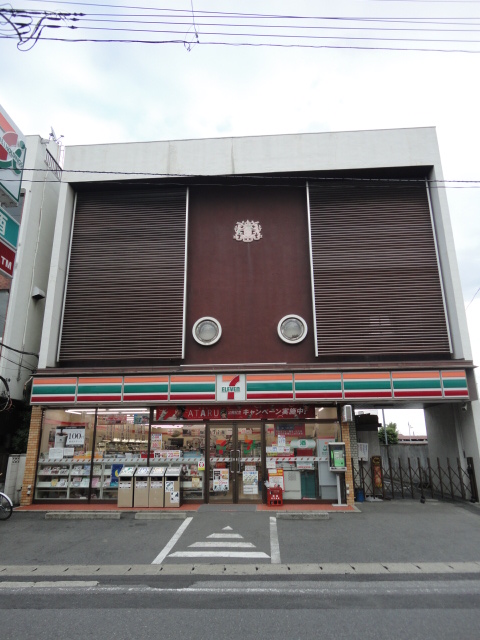 Convenience store. Eleven Kashiwa Toyoshiki Ekimae up (convenience store) 366m