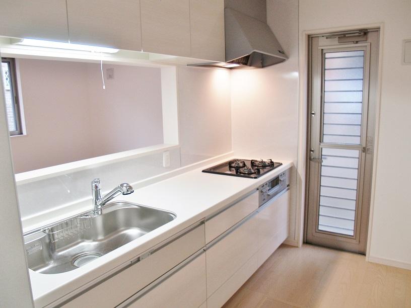 Kitchen. Indoor (12 May 2013) Shooting