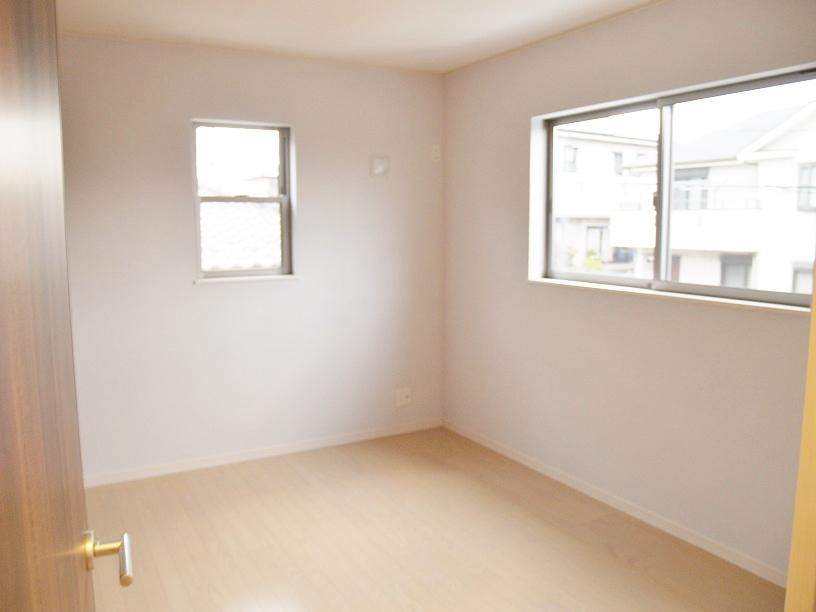 Non-living room. Indoor (12 May 2013) Shooting