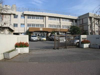 Primary school. Kashiwashiritsu Toyofuta until elementary school 1300m