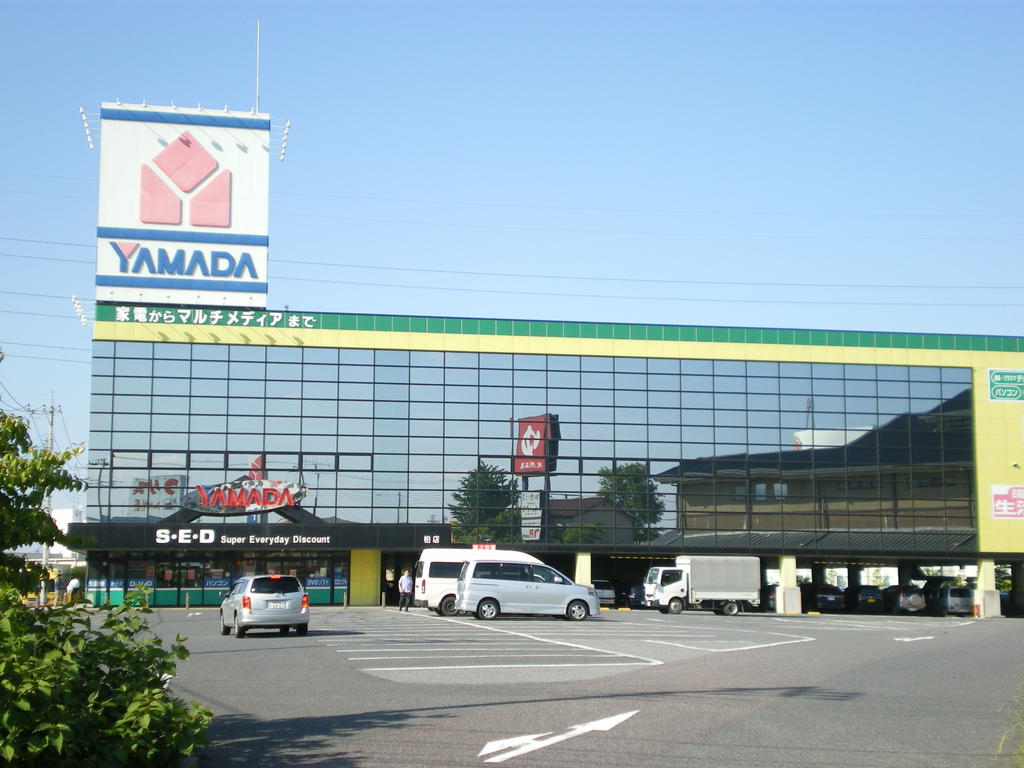 Home center. Yamada Denki Tecc Land Kashiwaten up (home improvement) 615m
