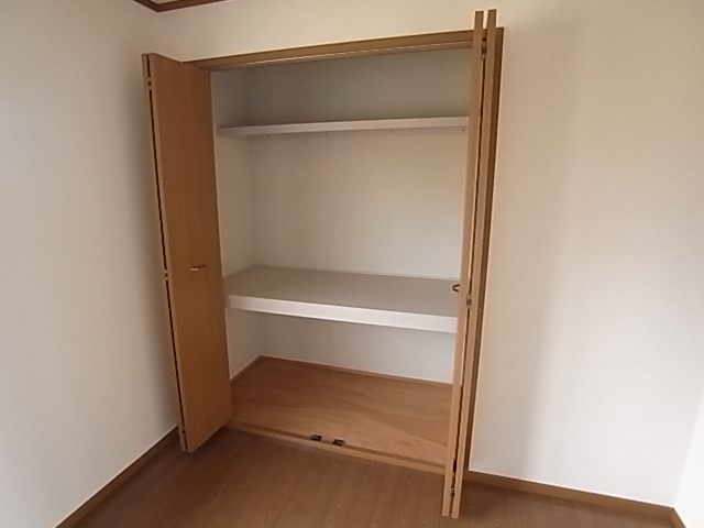Receipt. Large closet.