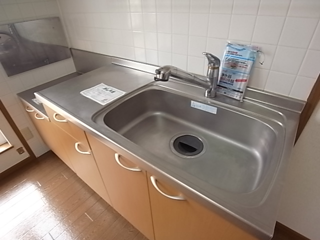 Kitchen. Gas stove 2 burners installed Allowed, Water purifier built-in.