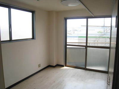 Living and room. Corner room ・ Bright two-plane daylight Western-style