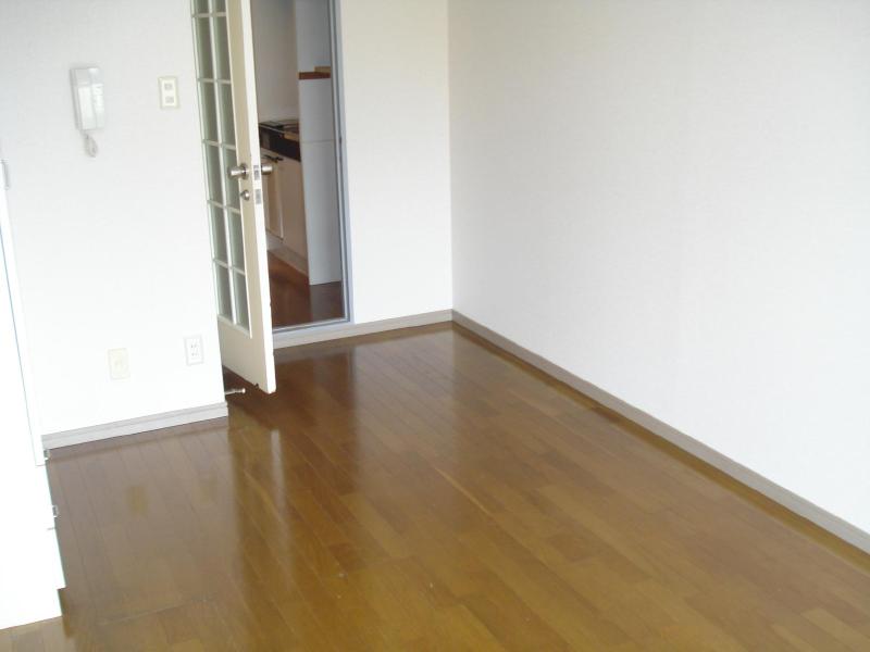 Living and room. Flooring type of Western-style