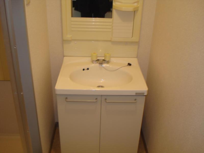 Washroom. Independent wash basin