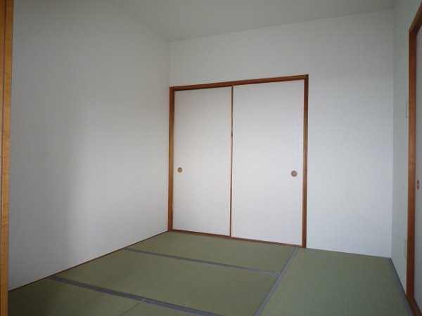 Other room space. Japanese-style room 4.5 Pledge