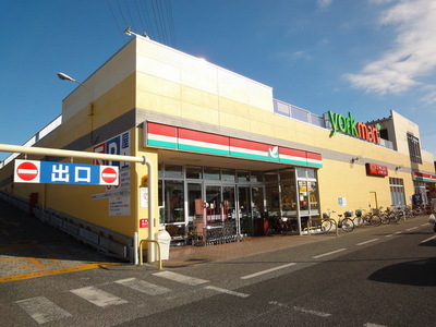 Shopping centre. York Mart until the (shopping center) 510m