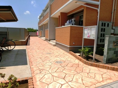 Building appearance. Entrance