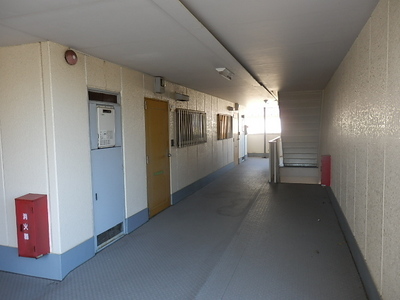 Entrance. Communal area