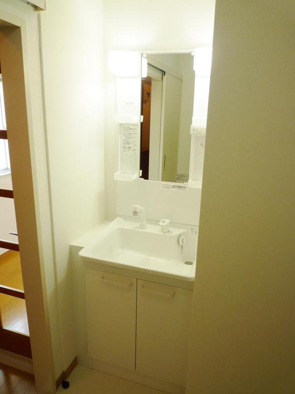 Washroom. Wash basin