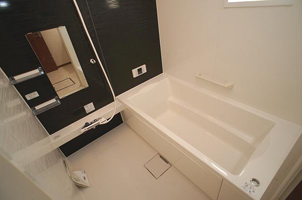 Bathroom. Indoor (11 May 2013) Shooting 1 Building