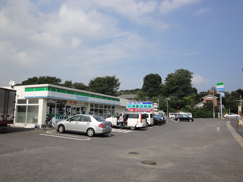 Convenience store. Family Mart Kashiwa Oi store up (convenience store) 550m