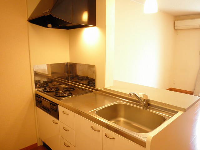Kitchen. 3-neck gas stove with!