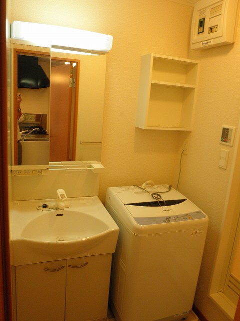 Other. Wash basin and washing machine