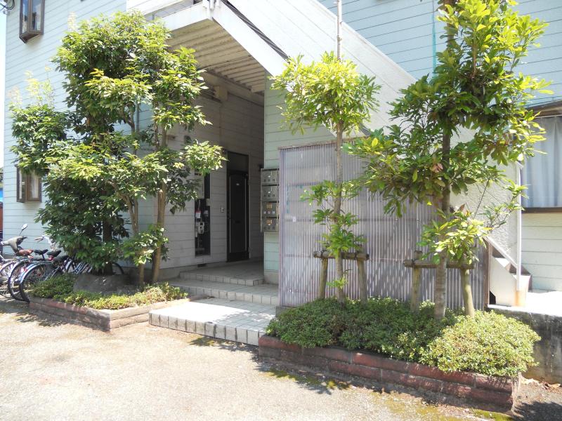 Entrance. As of the entrance is the high ceilings