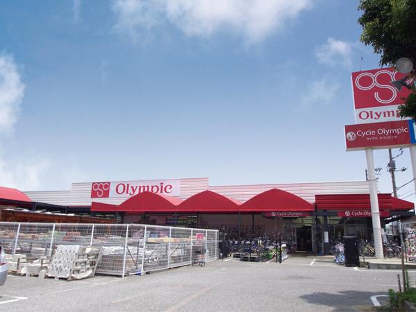 Supermarket. 2600m until the Olympic Kashiwa Hananoi shop