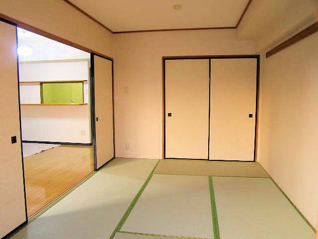 Other. Japanese-style room that is a living and Tsuzukiai