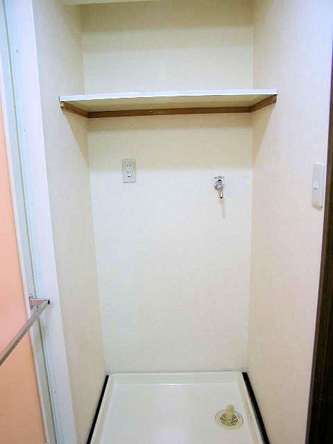 Other. Washing machine Storage, With happy accommodated in the upper part