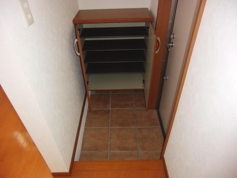 Entrance. The entrance, There cupboard.