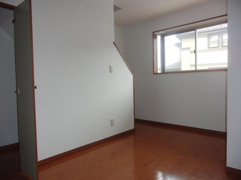 Living and room. The room bright Cross also beautiful! !
