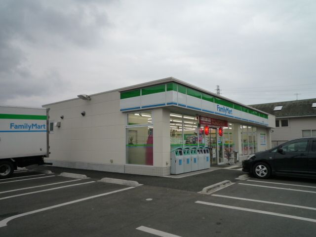 Convenience store. 180m to Family Mart (convenience store)