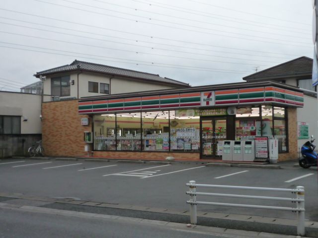 Convenience store. 560m to Seven-Eleven (convenience store)