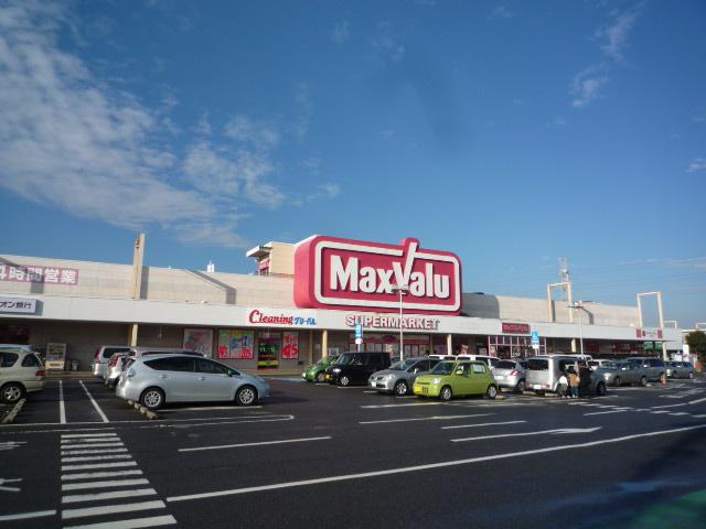 Supermarket. 500m to Makkusubaryu