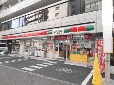 Convenience store. 3m to Sunkus (convenience store)