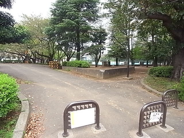 park. 500m to Kashiwa Nishiguchi Park (park)