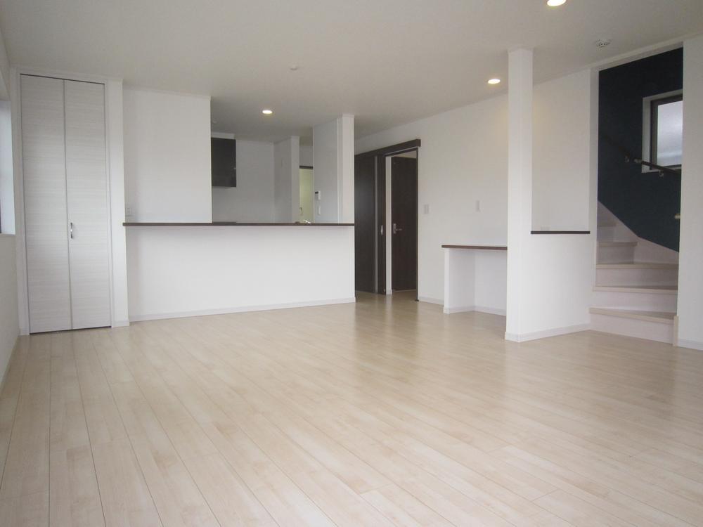 Living. A wide LDK, We established the PC corner.