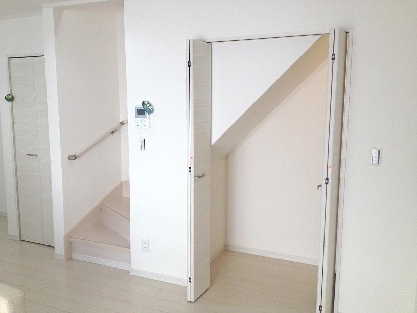 Receipt. Stairs under storage