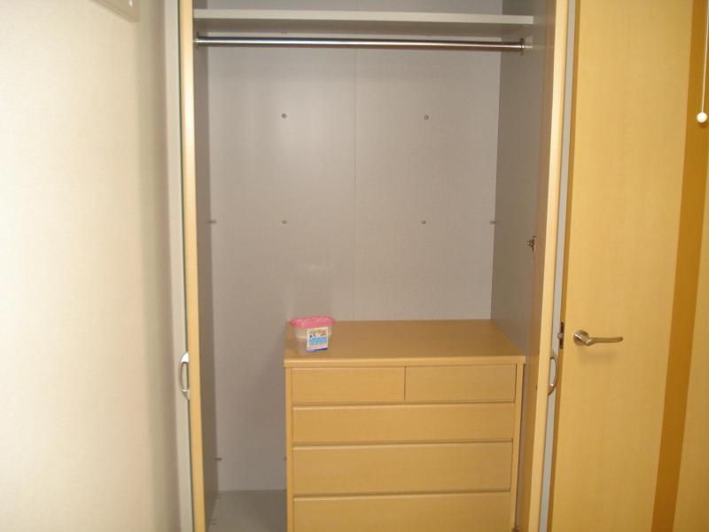 Receipt. Chest containing storage