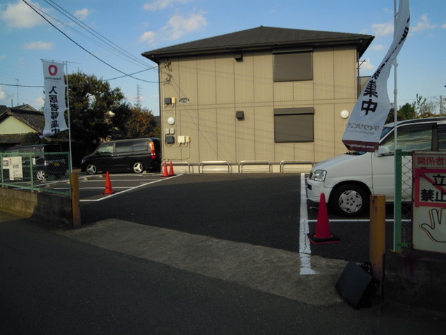 Other common areas. Off-site parking (just outside)