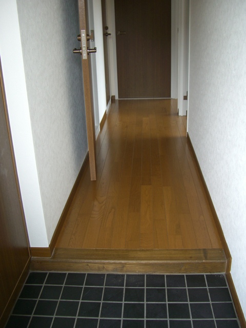 Entrance. Full-scale flooring is beautiful.