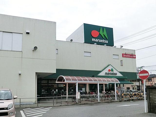 Supermarket. Maruetsu 450m until the first stone shop