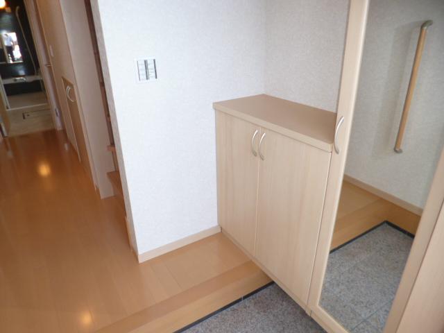 Other Equipment. Entrance storage. This is useful in the mirror with.