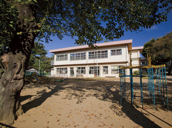 Surrounding environment. Wakaba nursery school (about 530m ・ 7 min walk / I Building ・ About 660m ・ 9 minute walk / II Building)