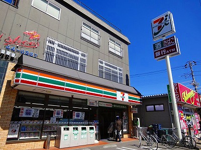 Convenience store. 270m to Seven-Eleven (convenience store)