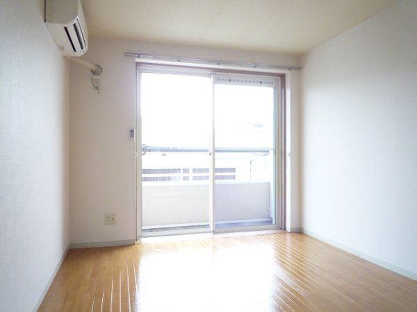Living and room. Western-style 6.5 Pledge