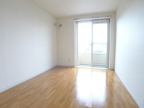 Other room space. Western-style 5.6 Pledge