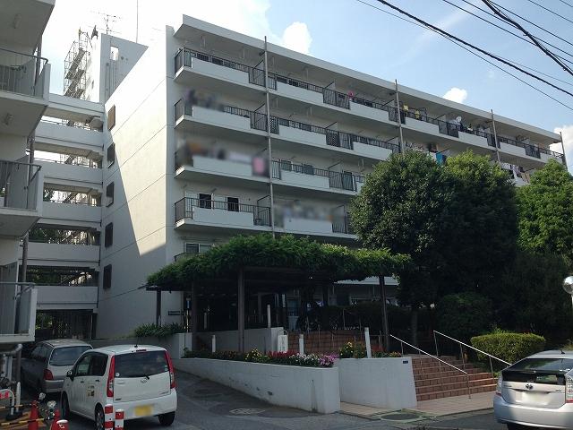 Local appearance photo. 122 units large-scale condominium Local (August 2013) Shooting